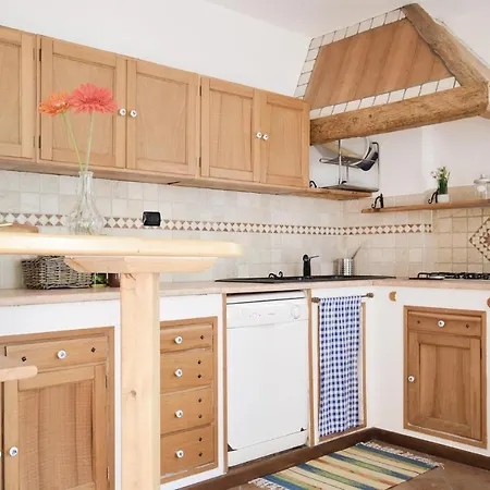 Fico House بيت للعطل Navenze